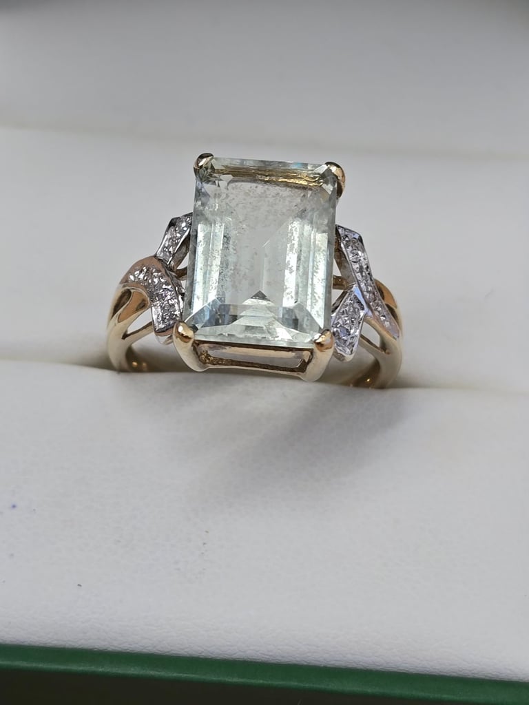 image for 9CT GOLD PALE AMETHYST & DIAMOND RING