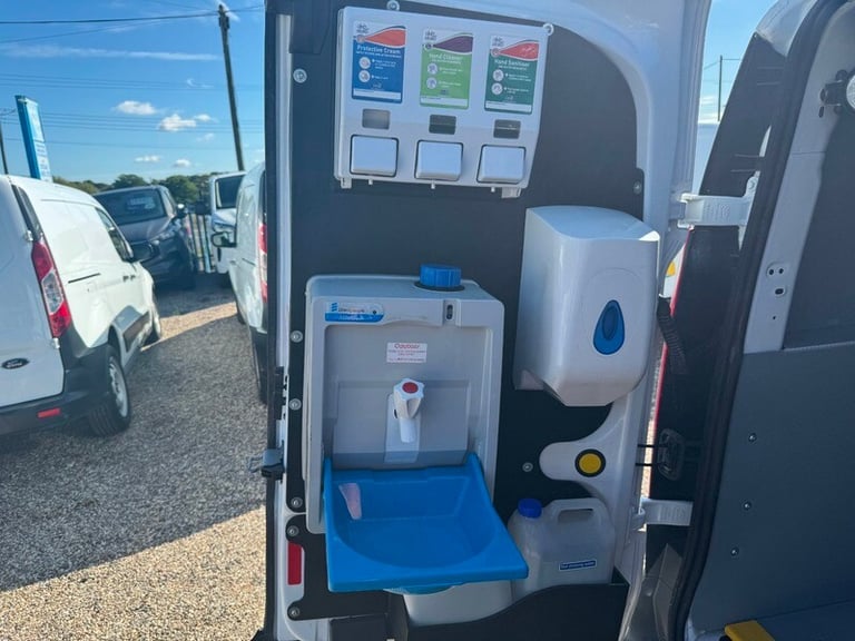 Ford Transit Connect 220 P/V L1 PANEL VAN AIR CON REVERSING CAMERA HOT WATER EUR