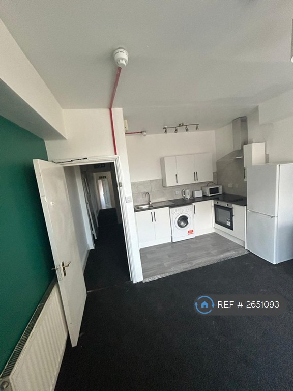 image for 4 bedroom flat in Beech Avenue, New Basford, Nottingham, NG7 (4 bed) (#2651093)