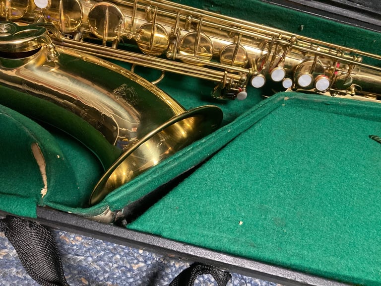 Tenor sax Mark VI copy, plays great !