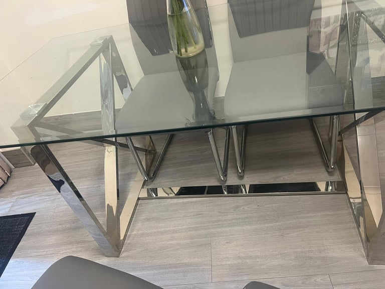 Stylish designer table set (can deliver)