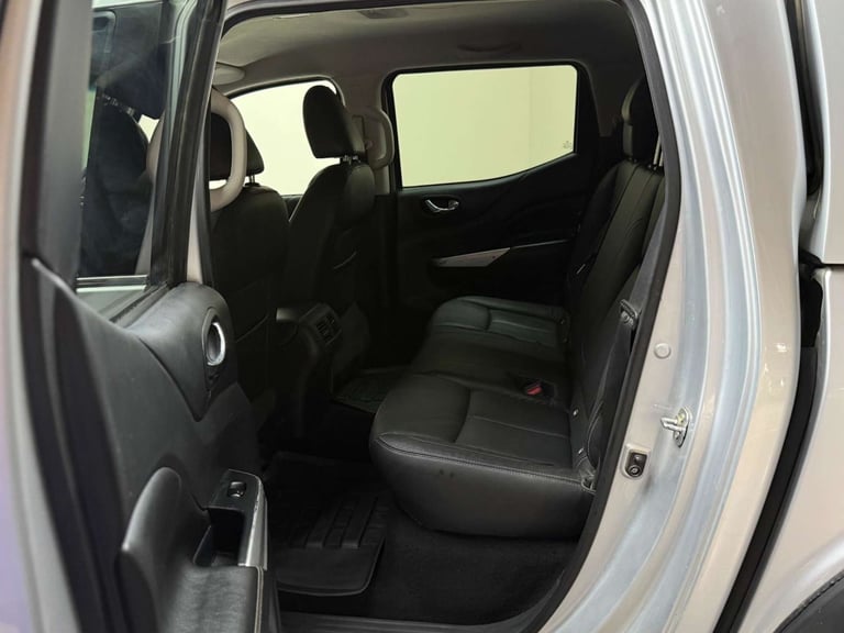2018 Nissan Navara 2.3 dCi Off-Roader AT32 Auto 4WD Euro 6 4dr Pickup Diesel Automatic