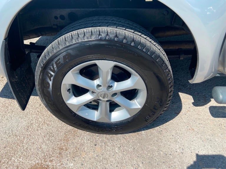 2007 Nissan Navara Double Cab Pick Up Aventura 2.5dCi 4WD PICK UP DIESEL Manual