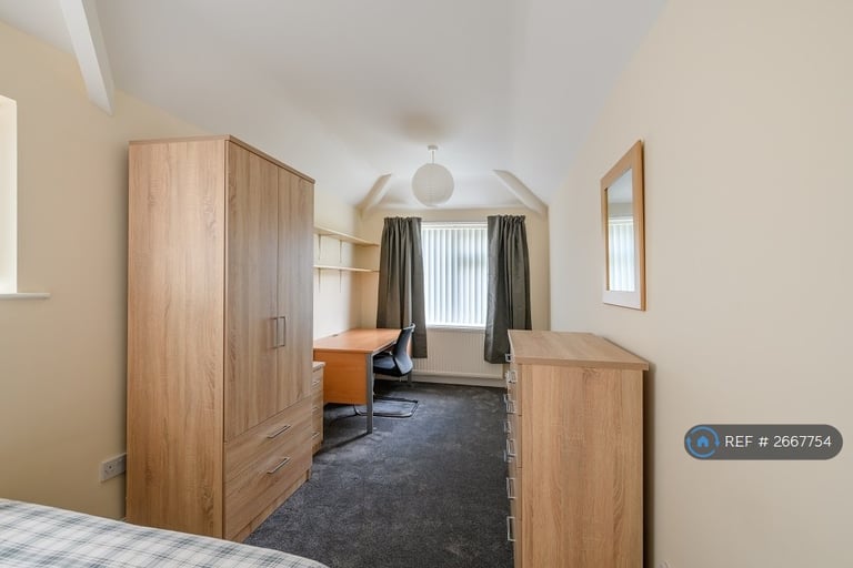 4 bedroom house in Colgate Crescent, Manchester, M14 (4 bed) (#2667754)