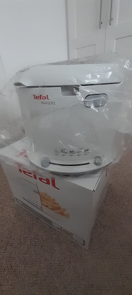 image for Tefal Maxi Fry Air Fryer - Family capacity. Boxed.  New.  £35 ono.  