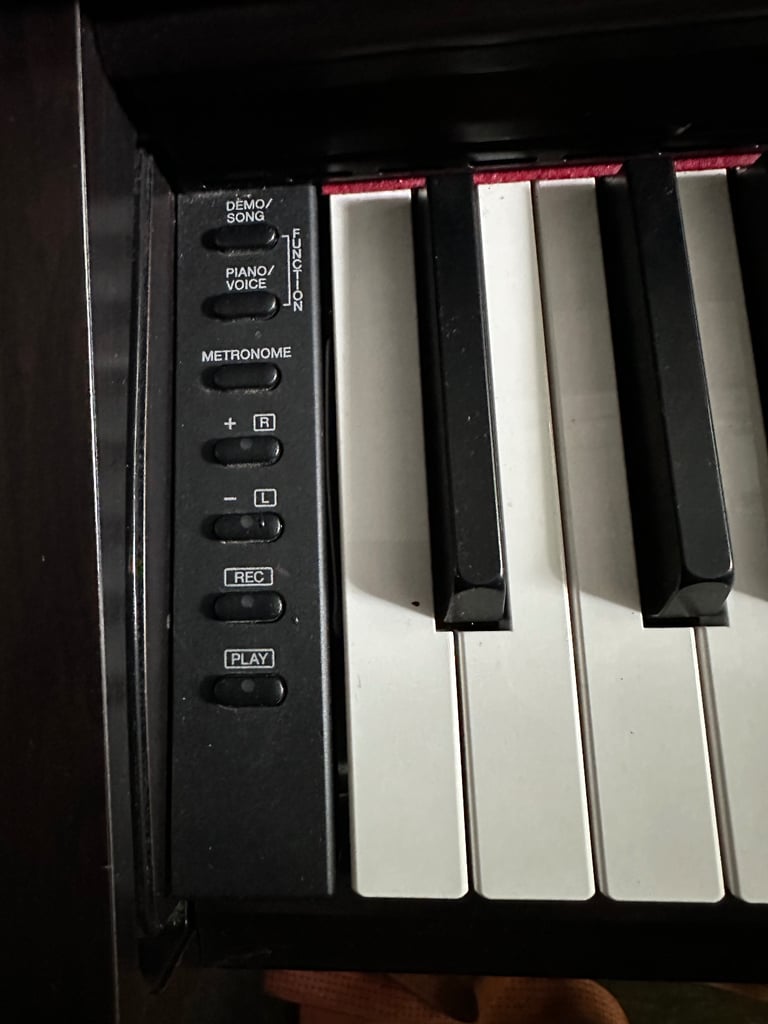 Yamaha Arius KDP 143 Digital Piano
