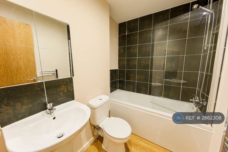 1 bedroom flat in Roberts House, Altrincham, WA14 (1 bed) (#2662308)