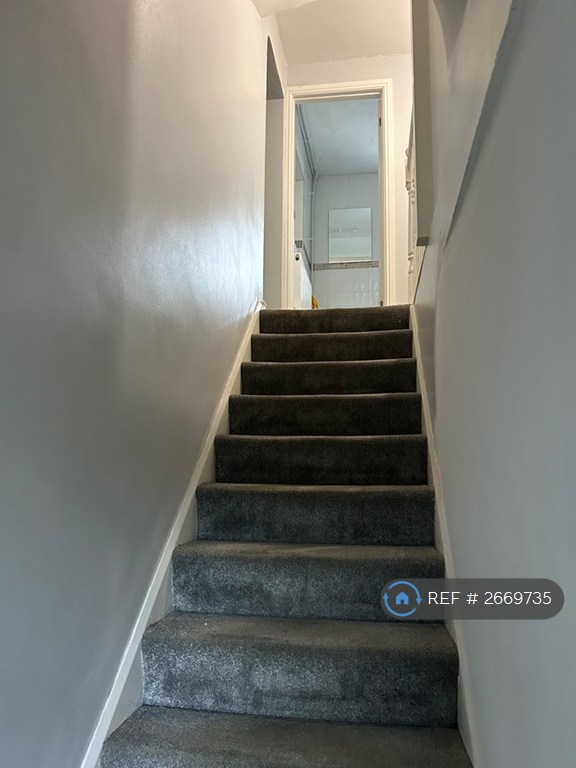 1 bedroom in Laxton Walk, Cheltenham, GL51 (#2669735)