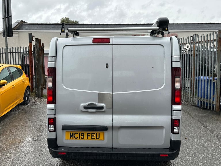 2019 Renault Trafic 1.6 dCi 29 Sport Nav Crew Van LWB Euro 6 6dr WINDOW VAN Diesel Manual