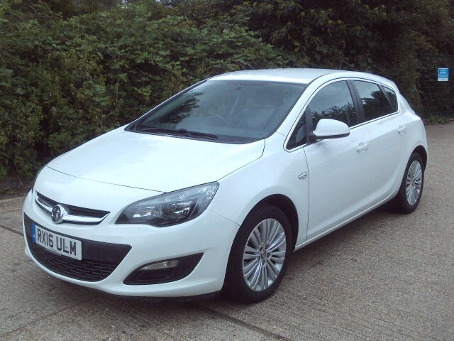 2016 Vauxhall Astra 1.4i 16V Excite 5dr White 36k Miles FSH Years MOT Warranty HATCHBACK Petrol M...