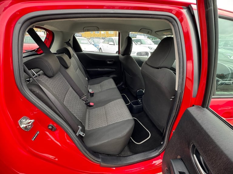 2014 Toyota Yaris 1.33 VVT-i Icon+ 5dr HATCHBACK Petrol Manual