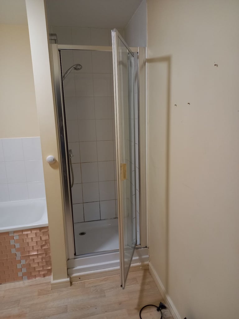 **LET BY**2 BEDROOM LARGE FLAT**LANCASHIRE COURT**BURSLEM**