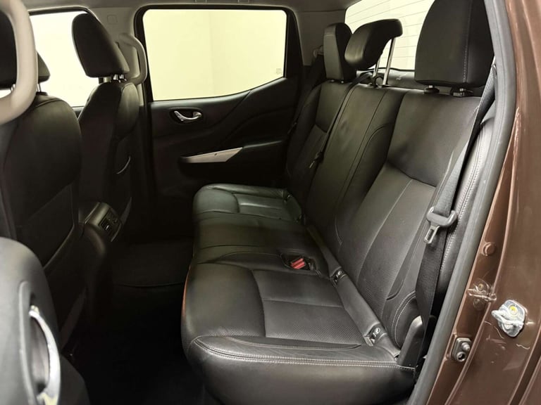 2016 Nissan Navara Double Cab Pick Up Tekna 2.3dCi 190 4WD Auto PICK UP DIESEL Automatic