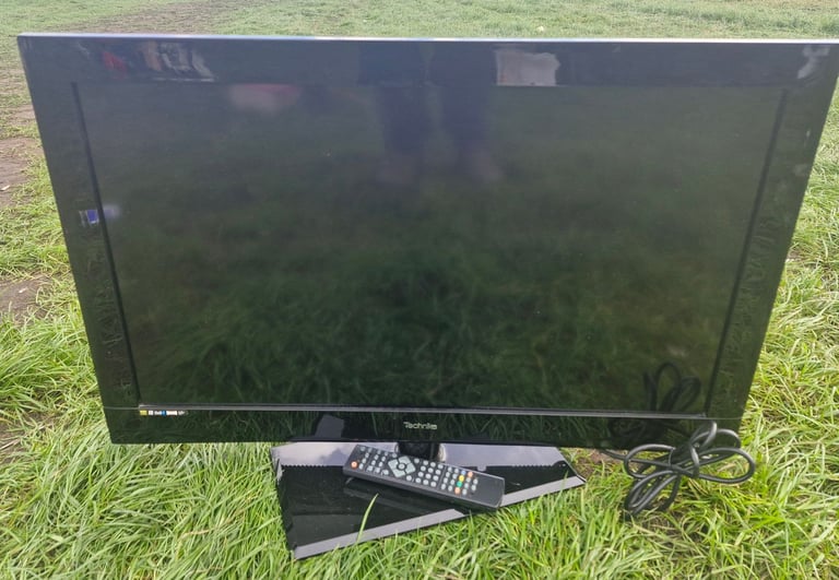 image for 32in lcd tv wit freeview 