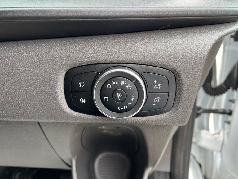 2023 Ford Transit Custom 2.0 300 EcoBlue Limited Panel Van 5dr Diesel Manual L2 H1 Euro 6 (s/s) (...