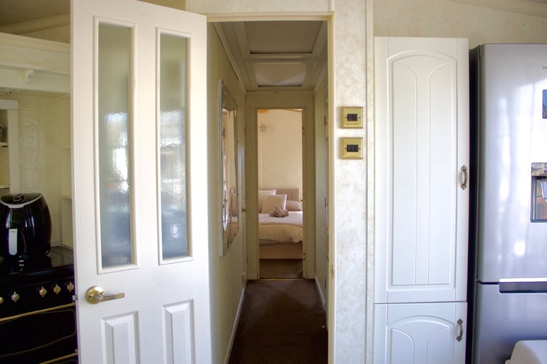 STATIC CARAVAN / HOME 