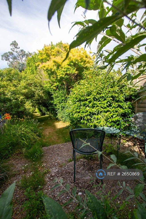 1 bedroom in Victoria Cottages, Bramley, Guildford, GU5 (#2650869)