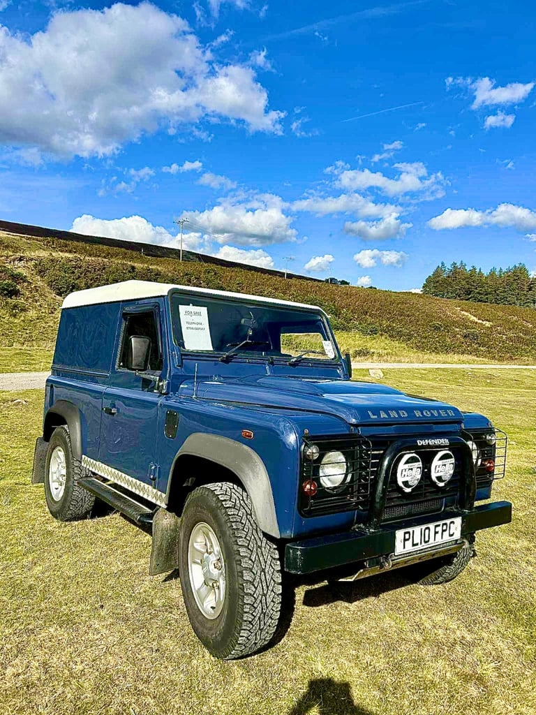 Land Rover, DEFENDER, Panel Van, 2010, Manual, 2401 (cc)