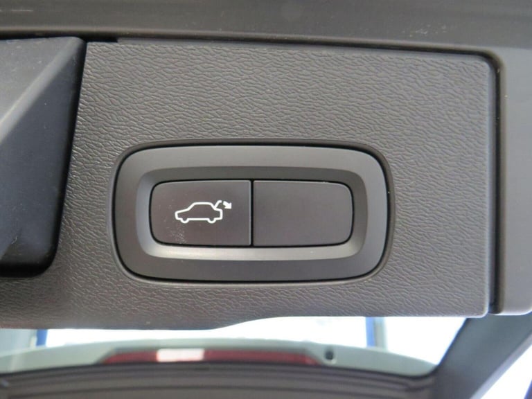 VOLVO XC60 2.0 D4 R-Design Auto AWD Euro 6 (s/s) 5dr Silver Auto Diesel 2018