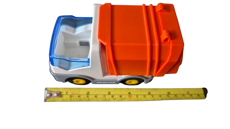 Small Playmobil dustbin lorry and figure. Smoke and pet free home