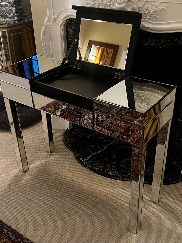 image for Mirrored dressing table/vanity 