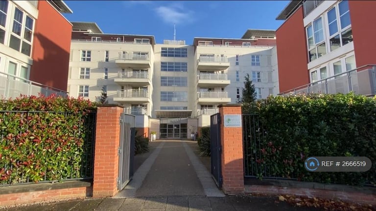 3 bedroom flat in Watkin Road, Leicester, LE2 (3 bed) (#2666519)