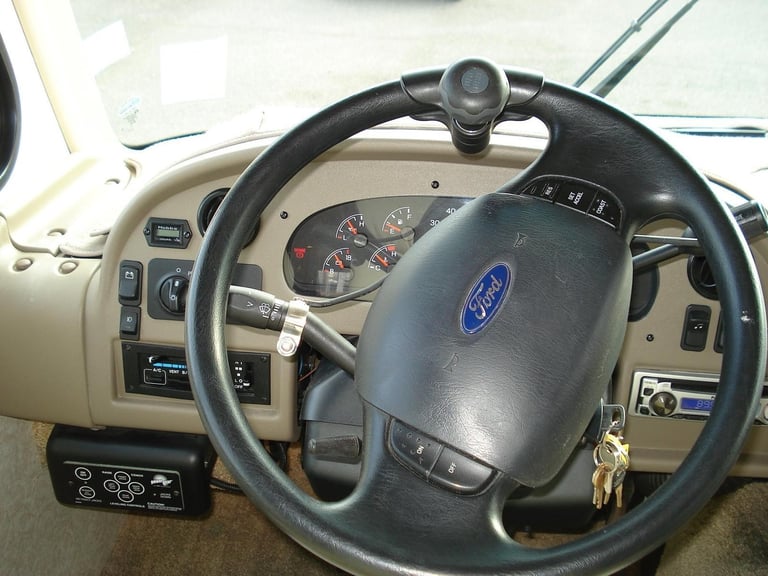 Fleetwood Fiesta 32S american motorhome rv PETROL AUTOMATIC 2007/53