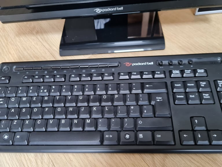 Computer monitor,  keyboard,  mouse and speakers 