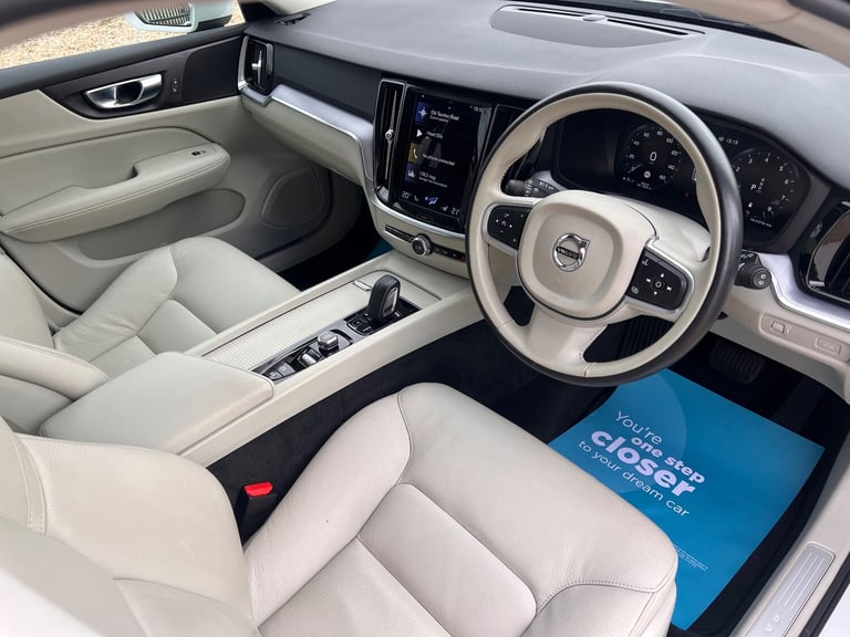 2020 Volvo V60 2.0 B3 MHEV Momentum Estate 5dr Petrol Hybrid Auto Euro 6 (s/s)