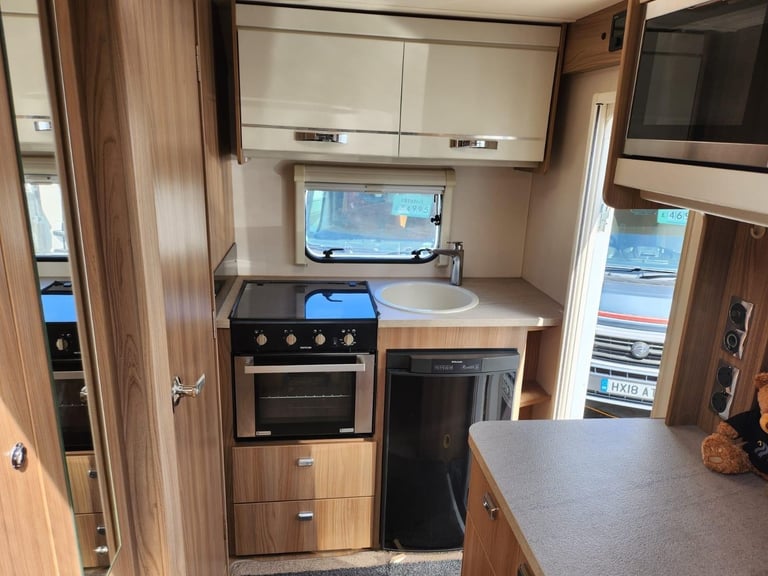 Swift Escape 624 5 BERTH COACHBUILT  DIESEL MANUAL 2015/15