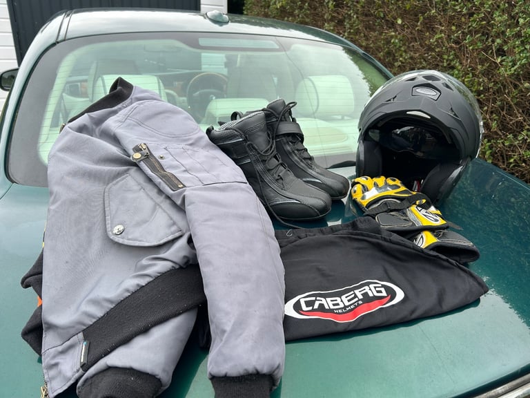 Triumph Daytona T595 + Biking Gear
