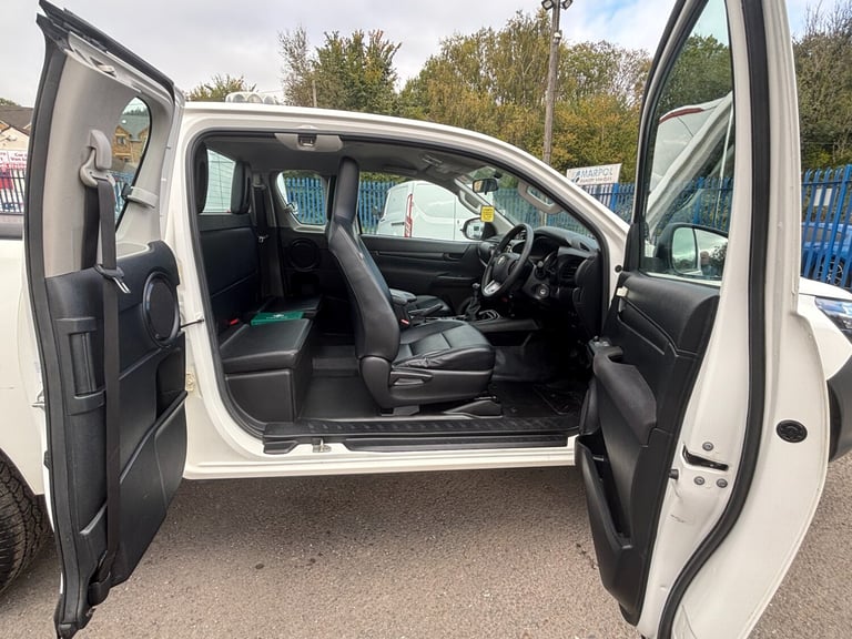 2020 Toyota Hilux 150 PS AWD Active Extra Cab Pick Up 2.4 D-4D  PICK UP Diesel Manual