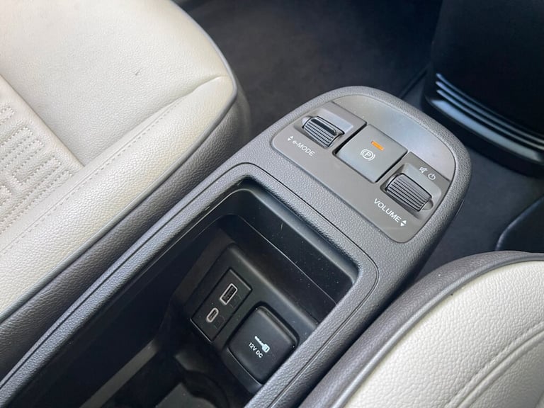 2024 Fiat 500e 42kWh La Prima Hatchback 3dr Electric Auto (118 ps) Hatchback Electric Automatic