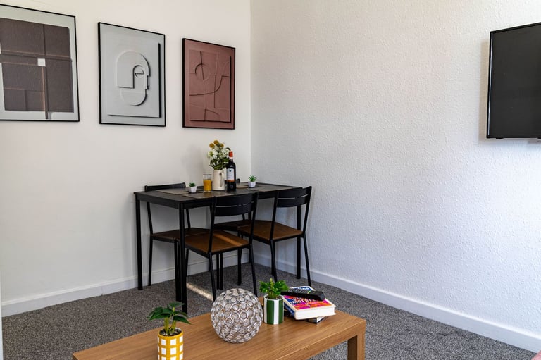 Flat 3 Blackpool | Furnished 1-BR Flat in Blackpool | Wi-Fi, Kitchen