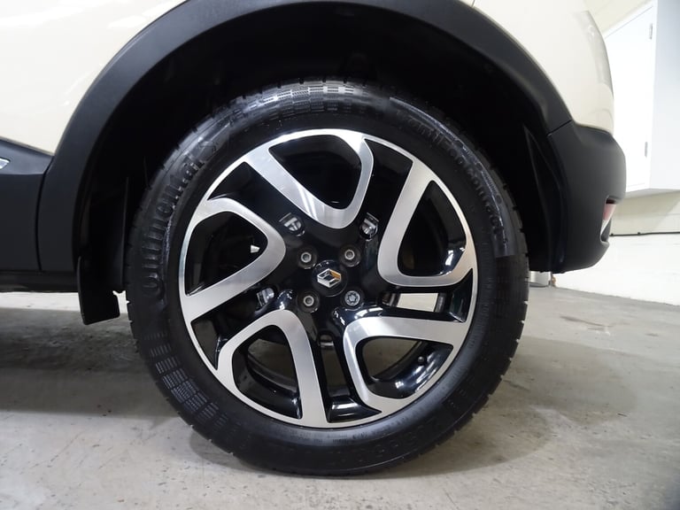 2016 Renault Captur 1.2 TCE Dynamique S Nav 5dr Automatic **LOW MILEAGE*ONLY 10000 MILES** HATCHB...