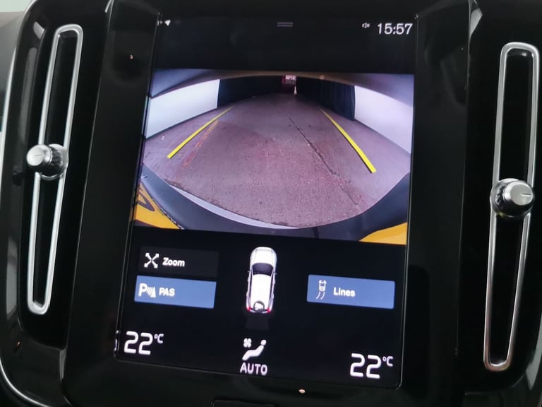 2020 Volvo XC40 1.5 T3 Momentum SUV 5dr Petrol Auto Euro 6 (s/s) (163 ps) - SENSUS SAT NAV  Suv P...