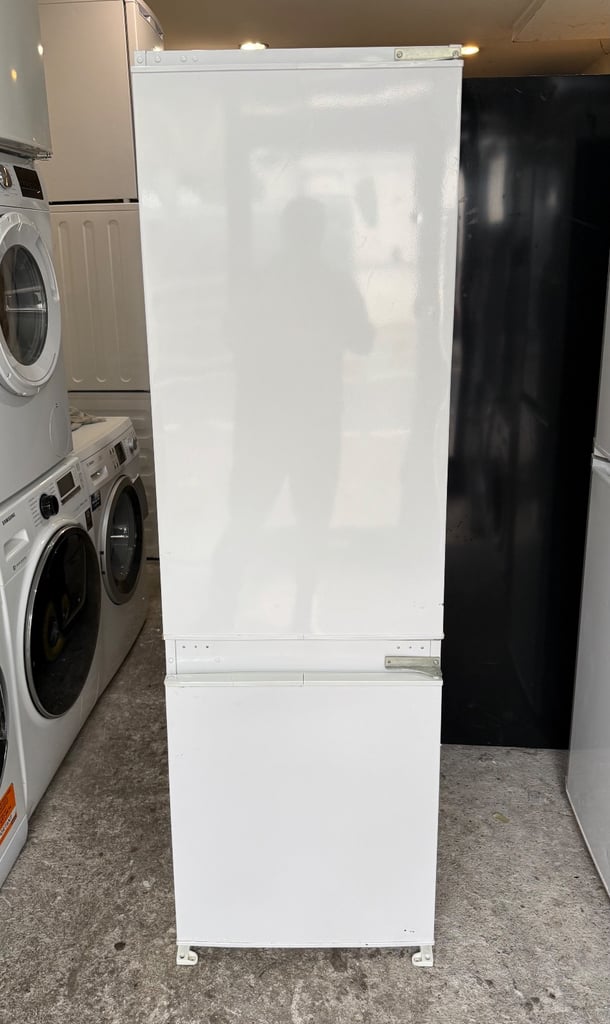 image for MONTPELLIER 70/30 BUILT IN NICE FRIDGE & FREEZER WITH WARRANTY 