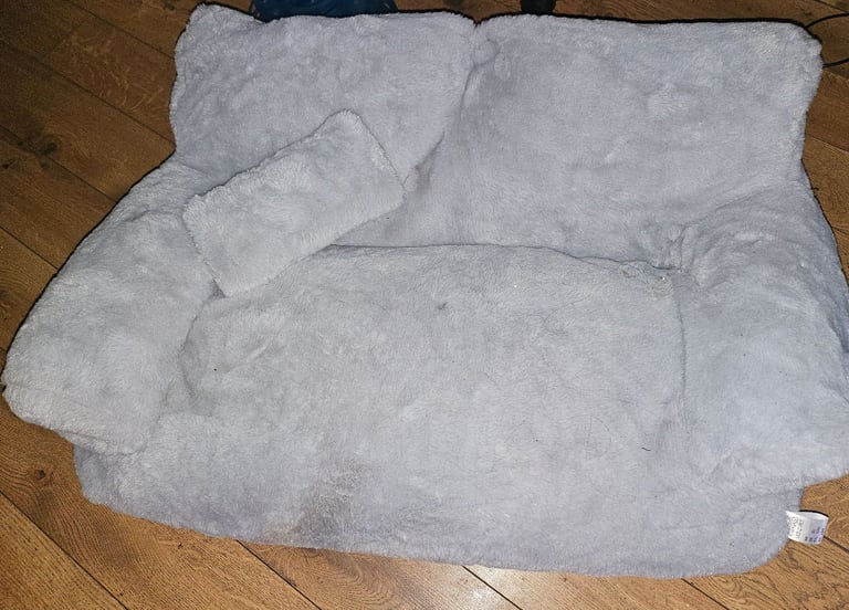 Cat / dog bed