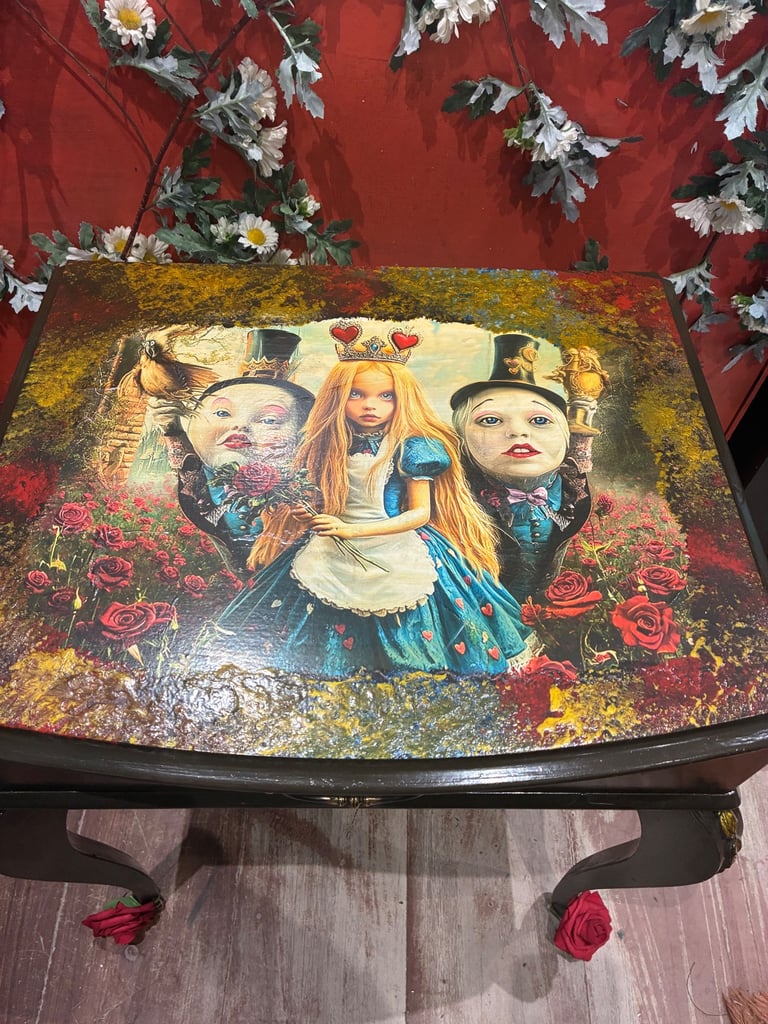    Bedside cabinet/ table