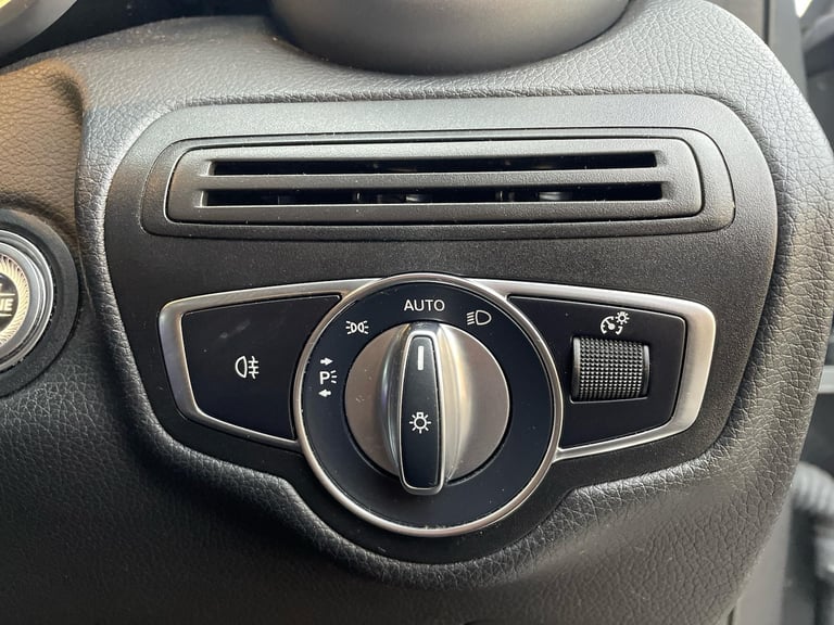 2021 Mercedes-Benz GLC 2.0 GLC300d AMG Line (Premium Plus) SUV 5dr Diesel G-Tronic+ 4MATIC Euro 6...