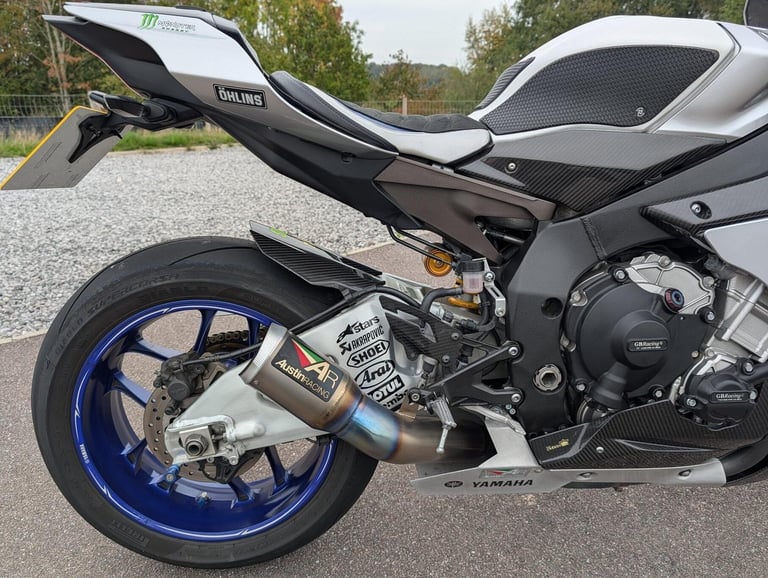 2016 YAMAHA YZF-R1M