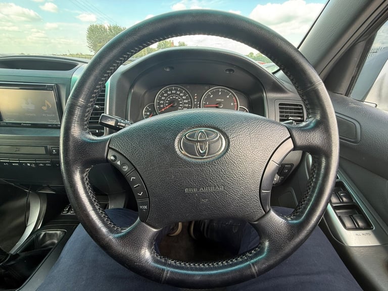 2010 59 TOYOTA LAND CRUISER LIMITED EDITION 3.0 D-4D AUTOMATIC 8 SEATER SILVER