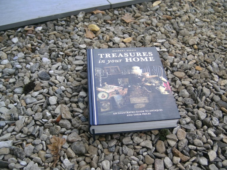 NEW / AS NEW,READERS DIGEST HUGE HARD BACK BOOK ANTIQUES,ILLUSTRATED GUIDE TO ANTIQUES