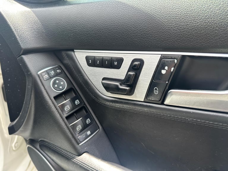 *** 2012 Mercedes-Benz C63 AMG 6.2 V8 460 BHP *** SUN-ROOF 