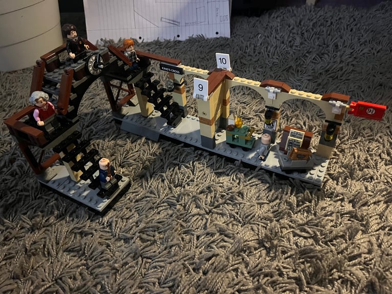 Harry Potter Lego set-platform 9 3/4 and train
