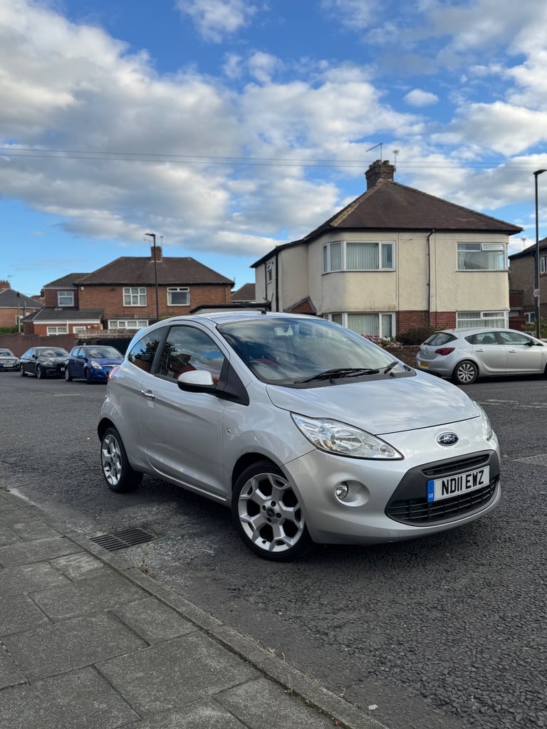2011 FORD KA TITANIUM