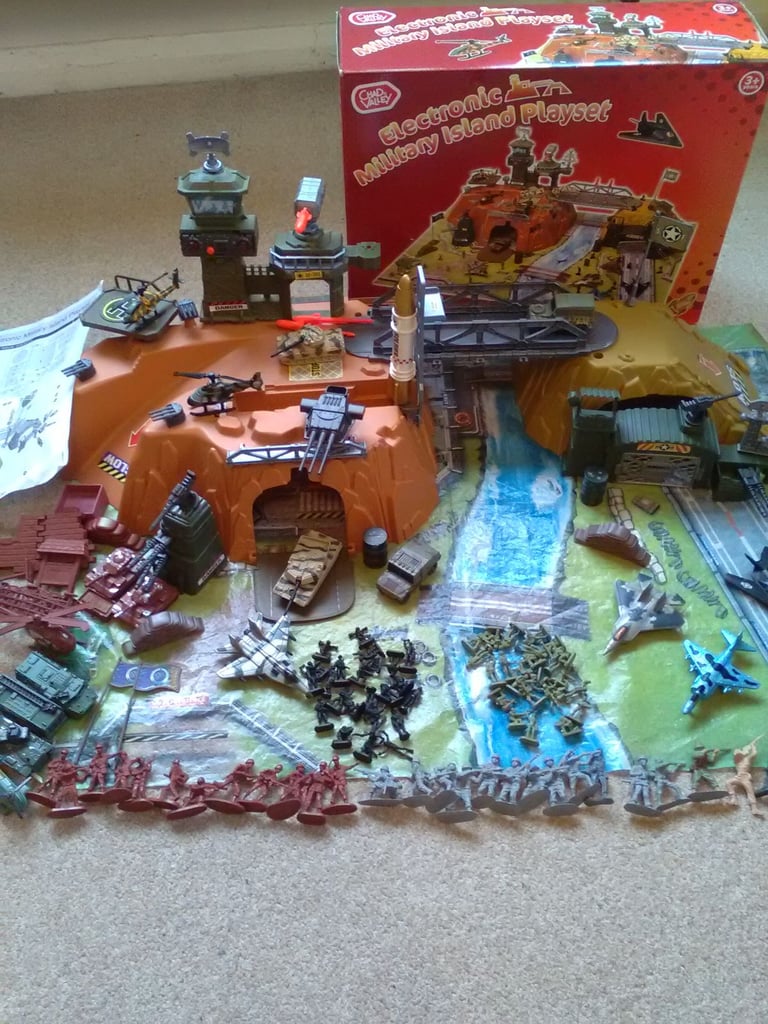 Military Island Playset toy & extra sets of soldiers, vehicles and accessories 