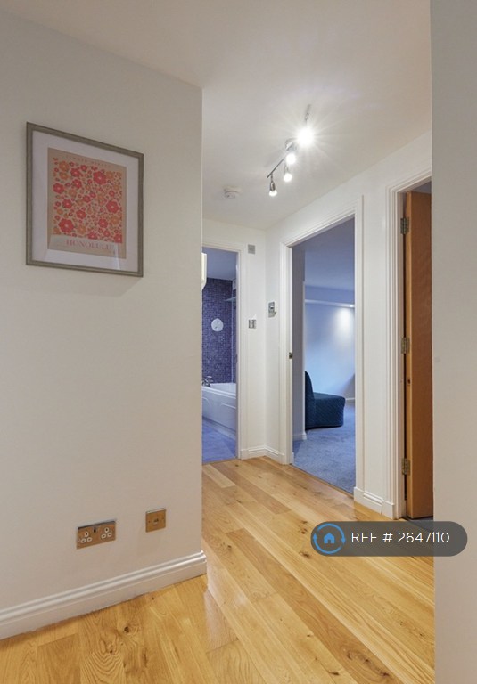 2 bedroom flat in Tytler Court, Edinburgh, EH8 (2 bed) (#2647110)