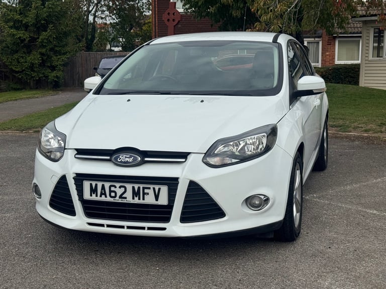 2012 (62) Ford, FOCUS, Zetec Hatchback, Manual, 998 (cc), Petrol 5 doors Low Mileage 