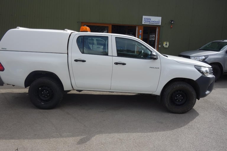 Toyota Hilux 2.4 D-4D Active Pickup Double Cab 4dr Diesel Manual 4WD ... 2020/70